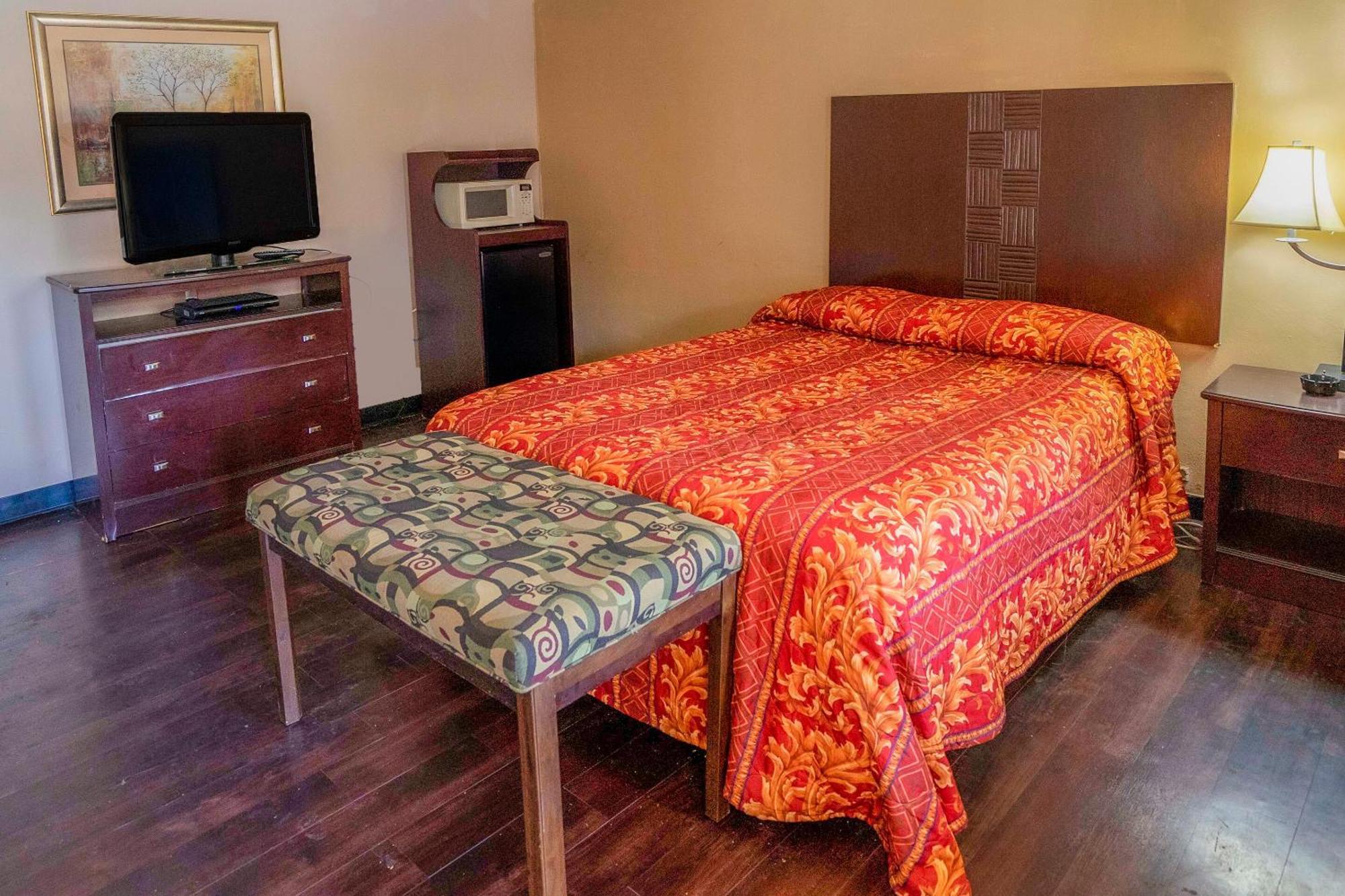 Oyo Al, Floral Hwy Hotel Opp